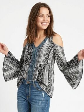 Cupio Boho Black & White Cold-Shoulder Tunic with Blue Trim